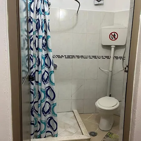 Traveler 2 Hostel