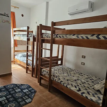 Hostel Traveler 2 *