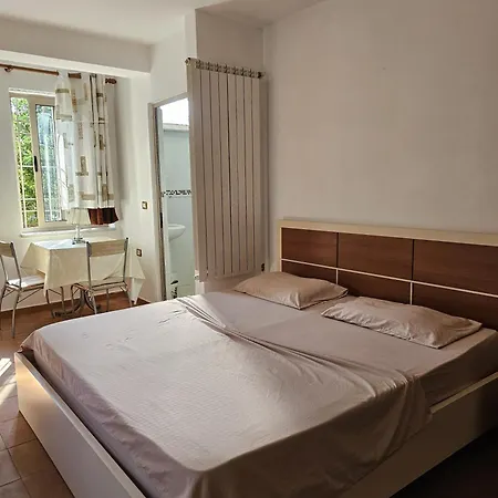 Traveler 2 Hostel Shkodra