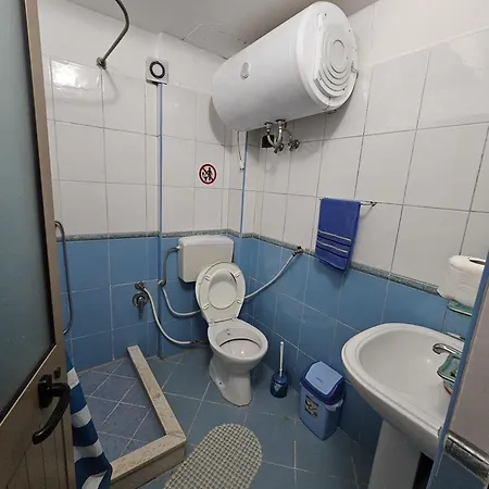 Traveler 2 Hostel