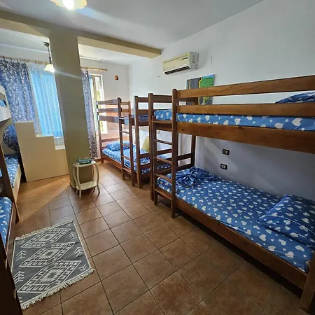 Hostel Traveler 2 *